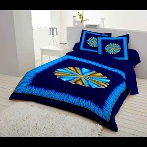 Bedsheets with 2 pillow cases.